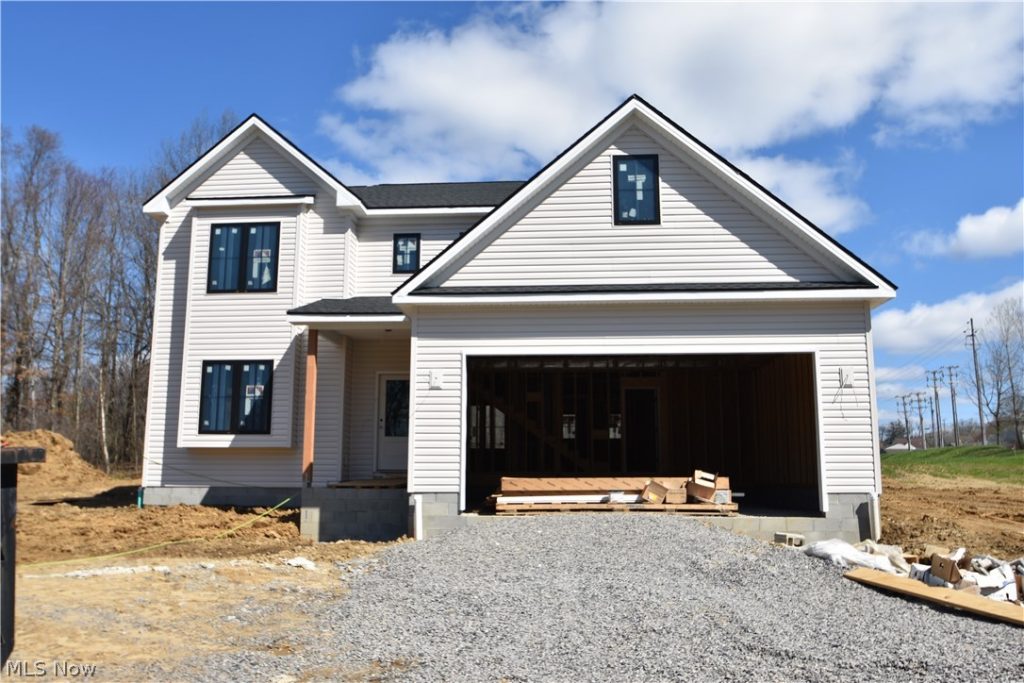 211 Ashwood Landing, Hubbard, OH