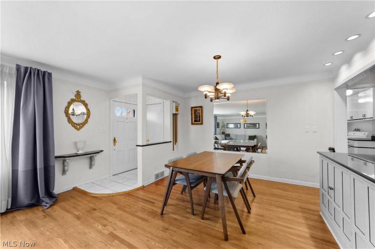 2050 Marshfield Road, Mayfield Heights, OH - Photo 8
