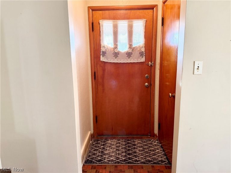 4863 93rd Street, Garfield Heights, OH - Photo 2