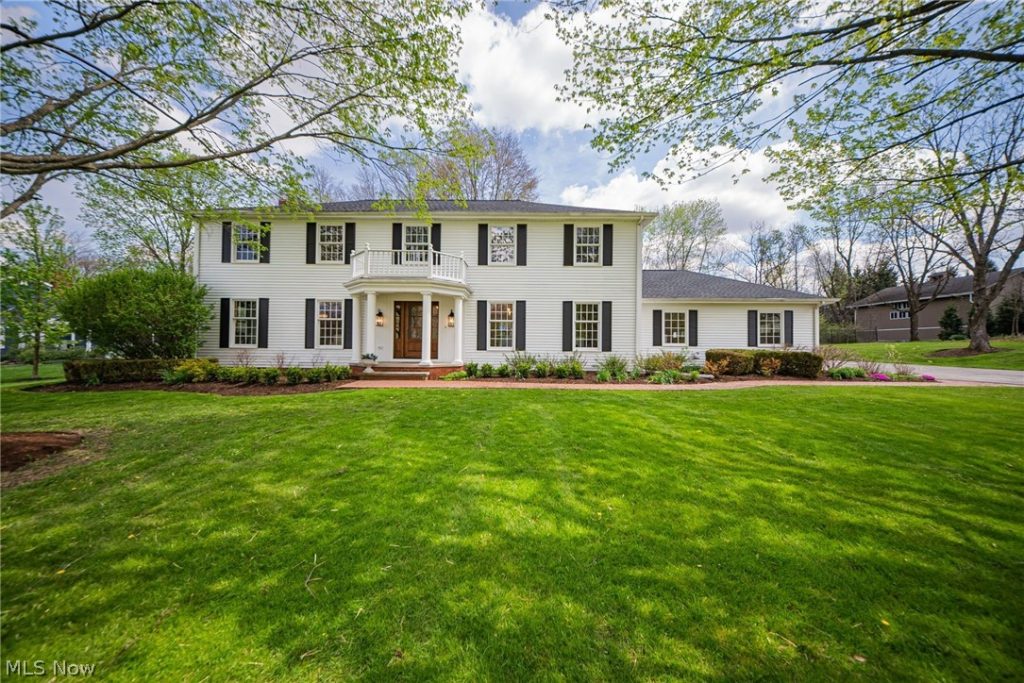 35 Greentree Road, Moreland Hills, OH