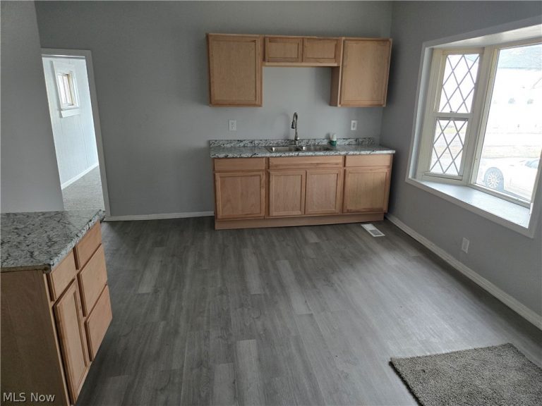 14 Lorain Avenue, Girard, OH - Photo 8