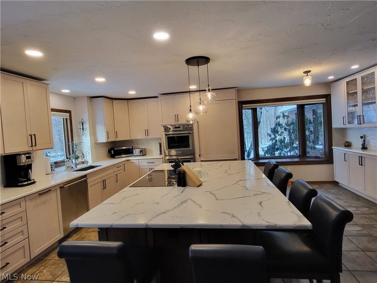 1882 Meadow Drive, Hinckley, OH - Photo 2