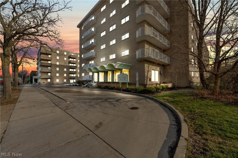 14567 Madison Avenue #707, Lakewood, OH - Photo 2