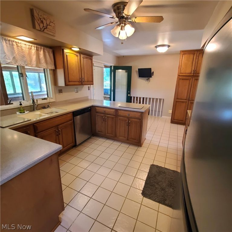 106 Martha Drive, St Clairsville, OH - Photo 6