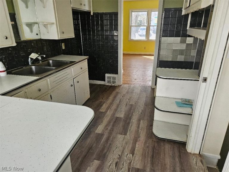 1681 Girard Street, Akron, OH - Photo 5