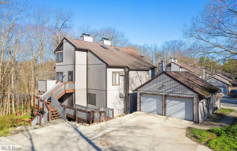 2110 Pinebrook Trail, Cuyahoga Falls, OH, 44223
