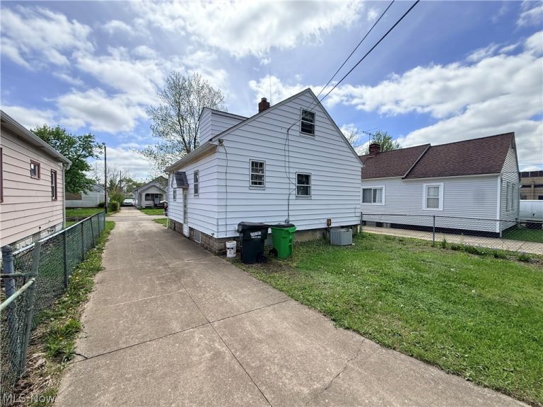 33 Henry Street, Bedford, OH - Photo 3