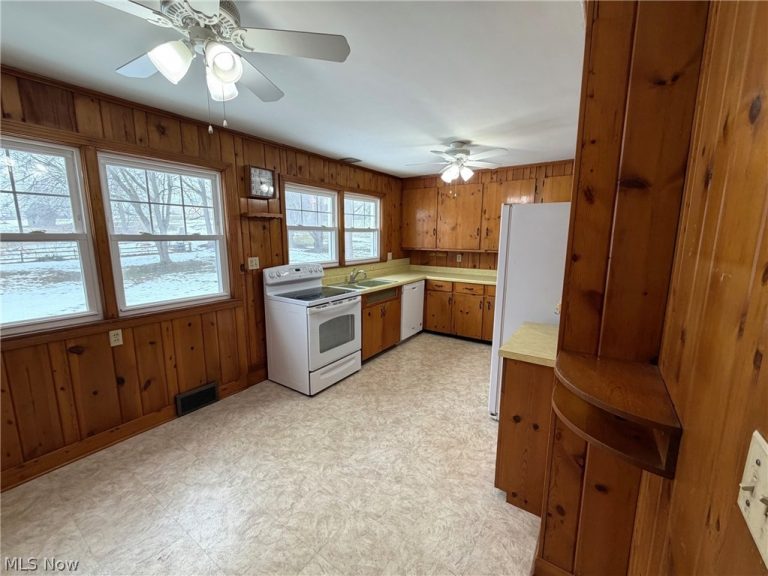2229 Schneider Street, North Canton, OH - Photo 5