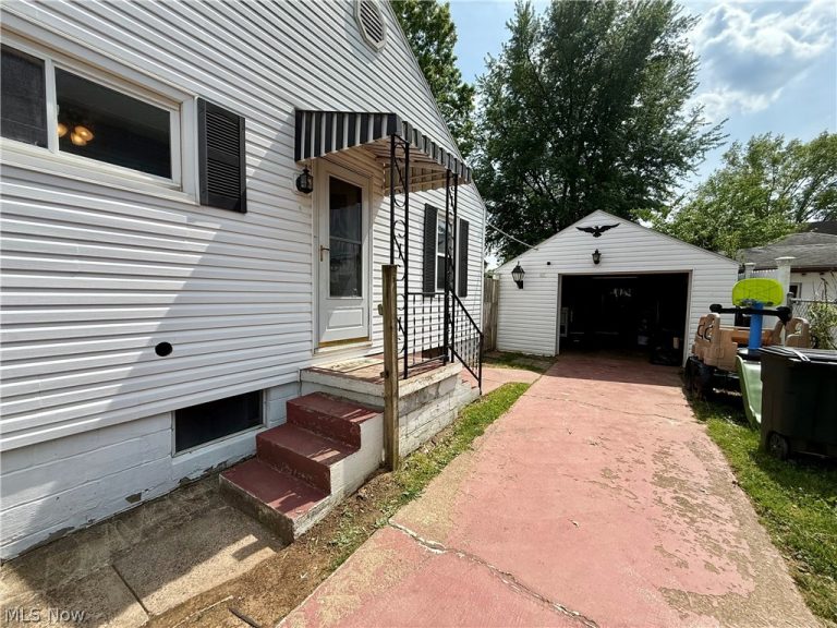 802 28th Street, Vienna, WV - Photo 3