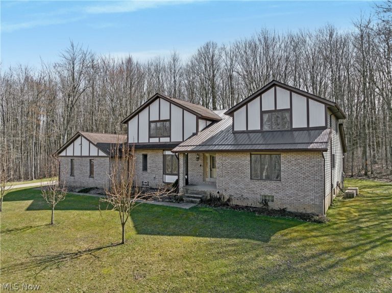 13015 Pearl Road, Chardon, OH - Photo 4