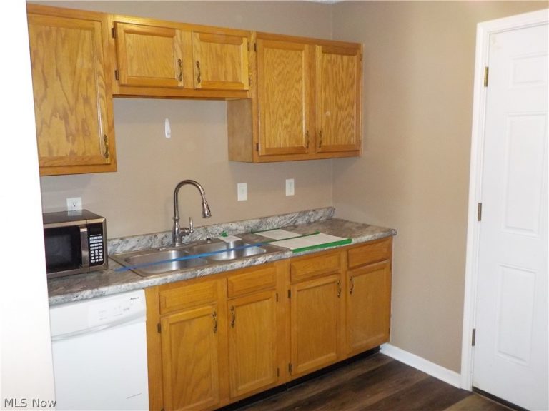 5027 Clifton Avenue, Lorain, OH - Photo 4