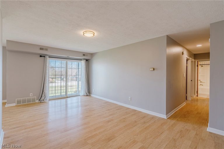 10790 Ravenna Road #201, Twinsburg, OH - Photo 3
