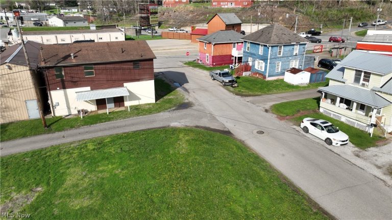 627 33rd Street, Parkersburg, WV - Photo 3