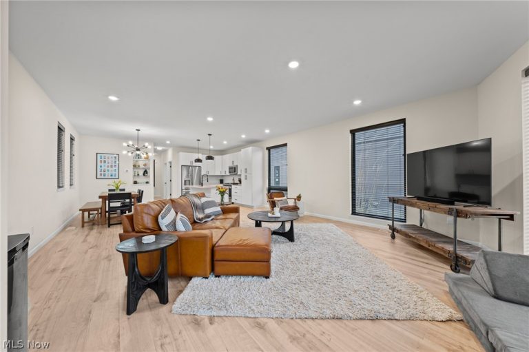 5217 Franklin Boulevard, Cleveland, OH - Photo 8