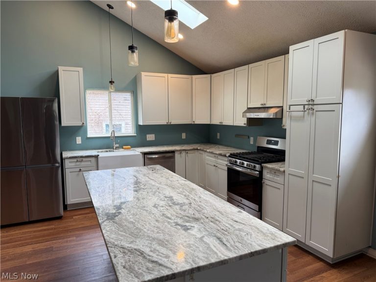 8352 Wyatt Road, Broadview Heights, OH - Photo 2