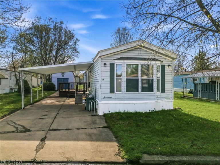 605 Sugar Pines Drive, Warren, OH - Photo 2