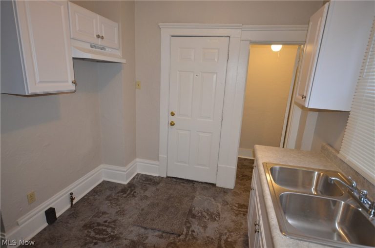 486 Howe Street, Akron, OH - Photo 8