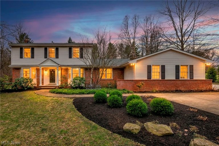 35320 Chagrin Boulevard, Moreland Hills, OH - Photo 2