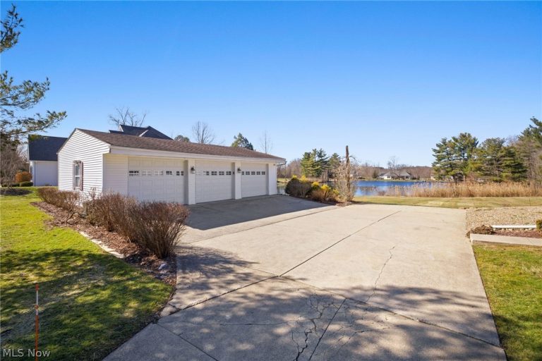 7380 Walters Road, Hudson, OH - Photo 2