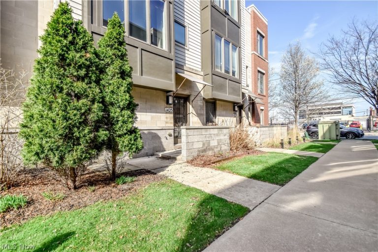 1425 Lindazzo Avenue, Cleveland, OH - Photo 3