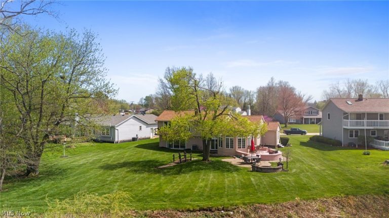 59 Lakehurst Drive, Eastlake, OH - Photo 4