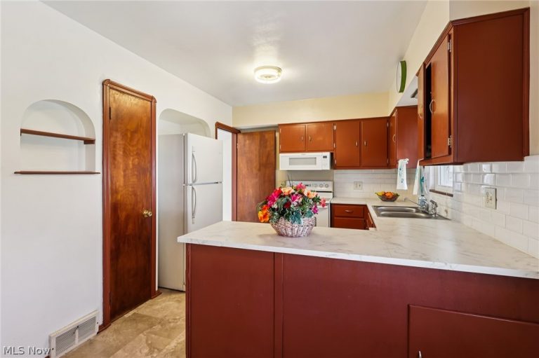 4252 Ridgeview Road, Cleveland, OH - Photo 8