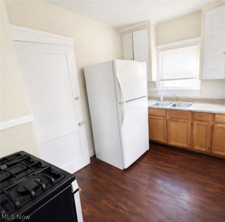 892 Paxton Road, Cleveland, OH - Photo 8