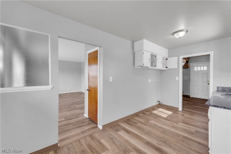 17401 Wayne Drive, Cleveland, OH - Photo 8