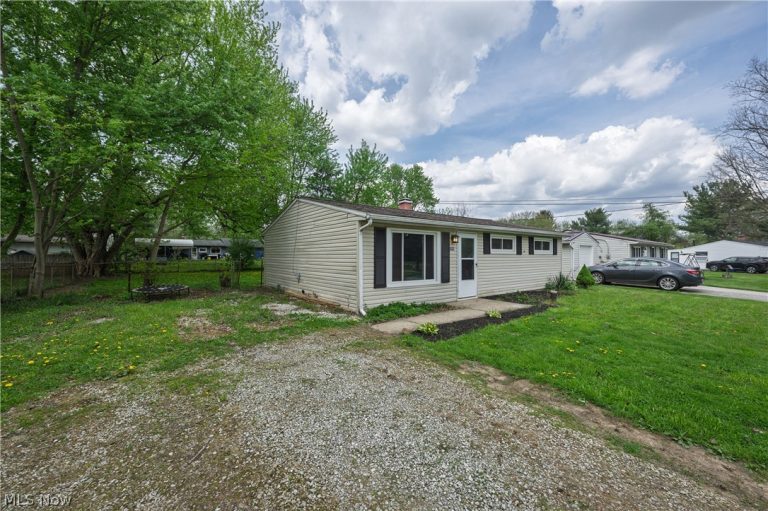 2889 Polly Road, Ravenna, OH - Photo 2