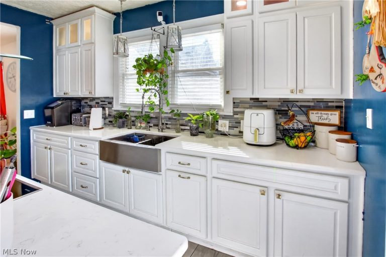 363 Seeley Street, Amherst, OH - Photo 8