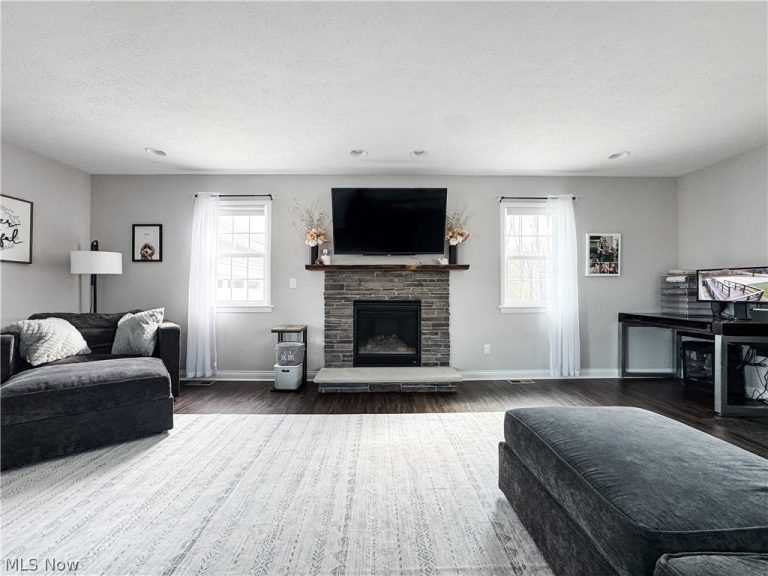 2857 Maco Drive, Norton, OH - Photo 8
