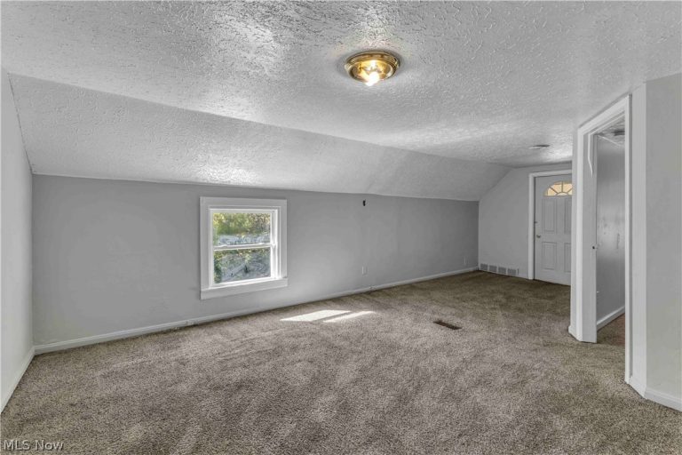 7606 Vineyard Avenue, Garfield Heights, OH - Photo 2