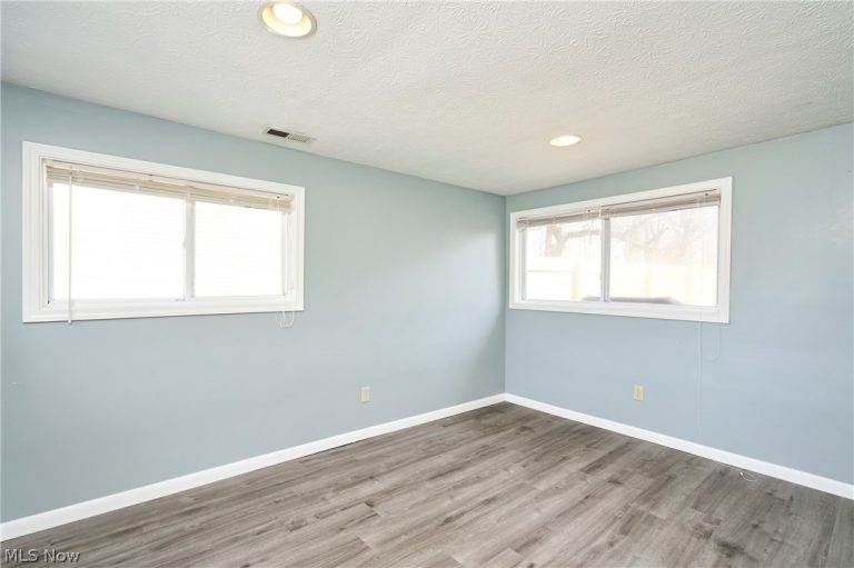 1011 Cooper Drive, Cuyahoga Falls, OH - Photo 8