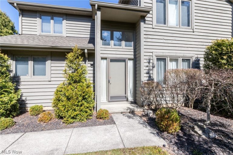 4 Chelsea Court, Beachwood, OH - Photo 3