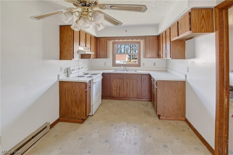 380 Ridge Road, Lorain, OH - Photo 8