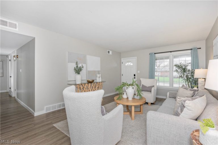 754 Hemlock Drive, Euclid, OH - Photo 4