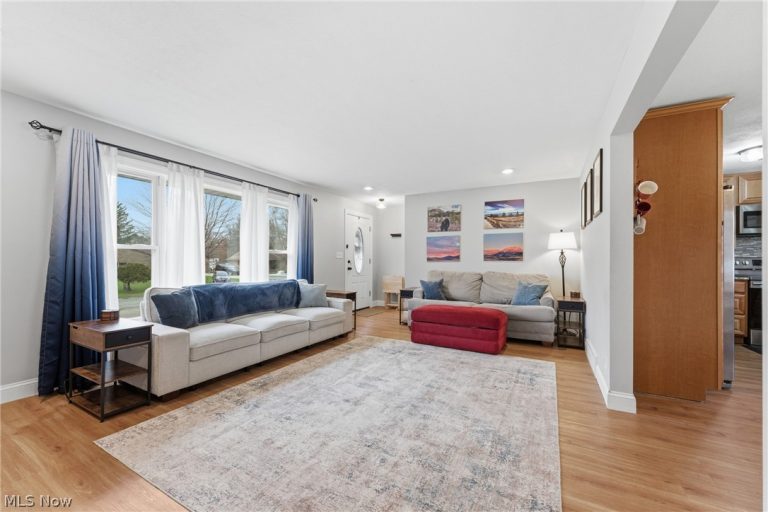 3335 Meadowwood Street, Massillon, OH - Photo 6