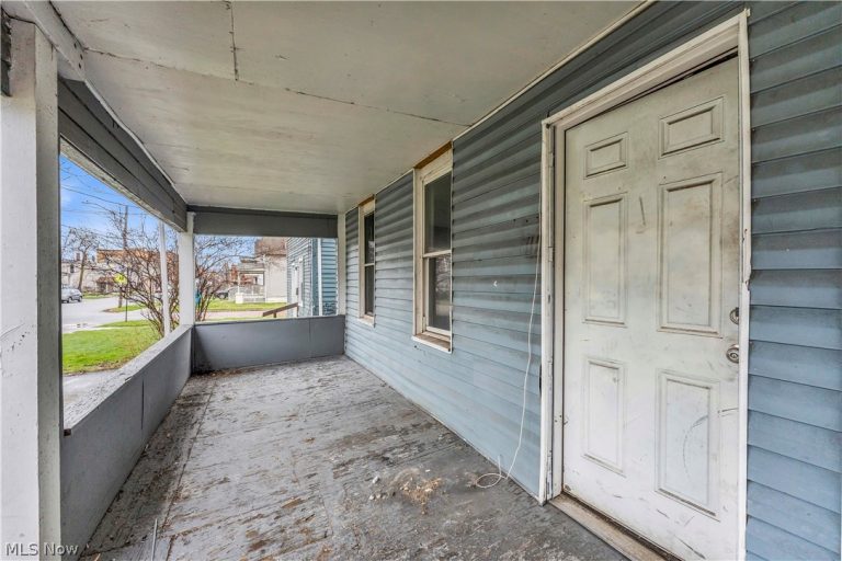 2037 98th Street, Cleveland, OH - Photo 3