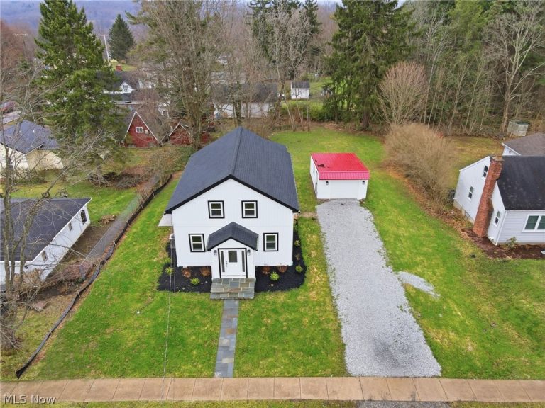 13829 Carlton Street, Burton, OH - Photo 2
