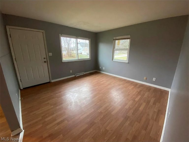 1382 Bellevue Avenue, Akron, OH - Photo 2