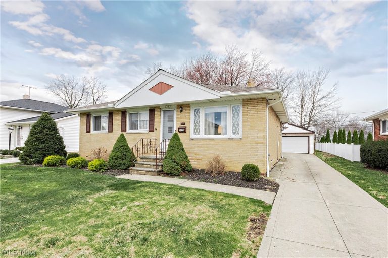 1272 Bonnie Lane, Mayfield Heights, OH - Photo 2