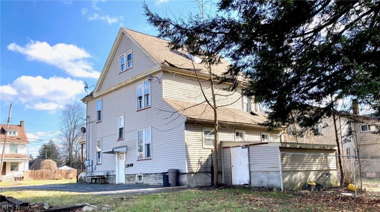 32 Summit Avenue, Niles, OH - Photo 8