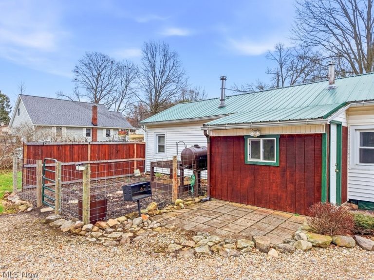 121 Meadowridge Road, Mogadore, OH - Photo 6