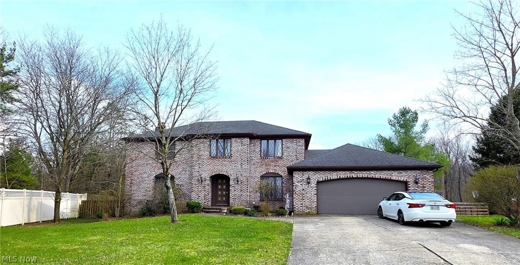 325 Brookshire Oval, Hinckley, OH