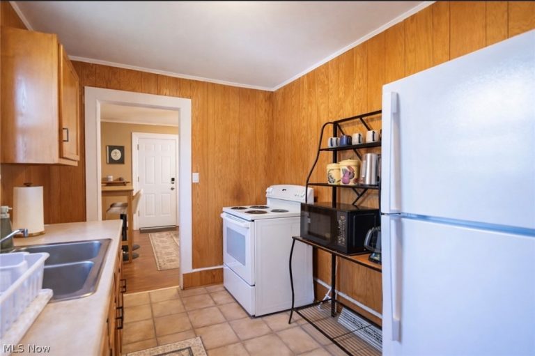 296 Cole Avenue, Akron, OH - Photo 6