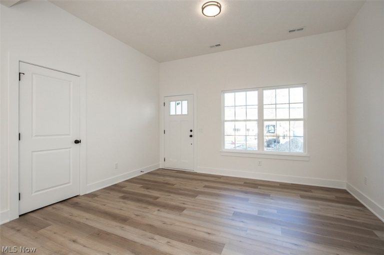 5595 Walnut Street, Mentor on the Lake, OH - Photo 6