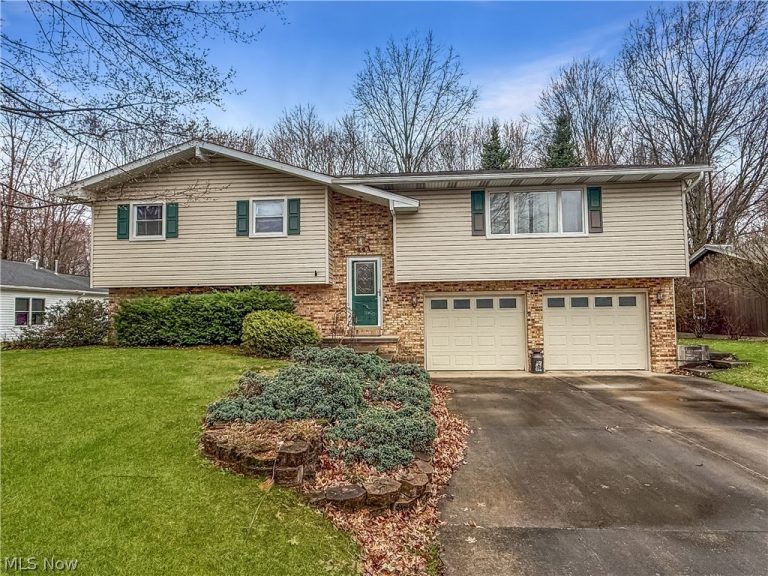 284 Old Oak Drive, Cortland, OH, 44410