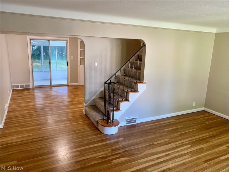 23710 Baintree Road, Beachwood, OH - Photo 3