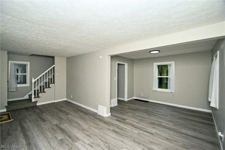 542 Montgomery Street, Akron, OH - Photo 3