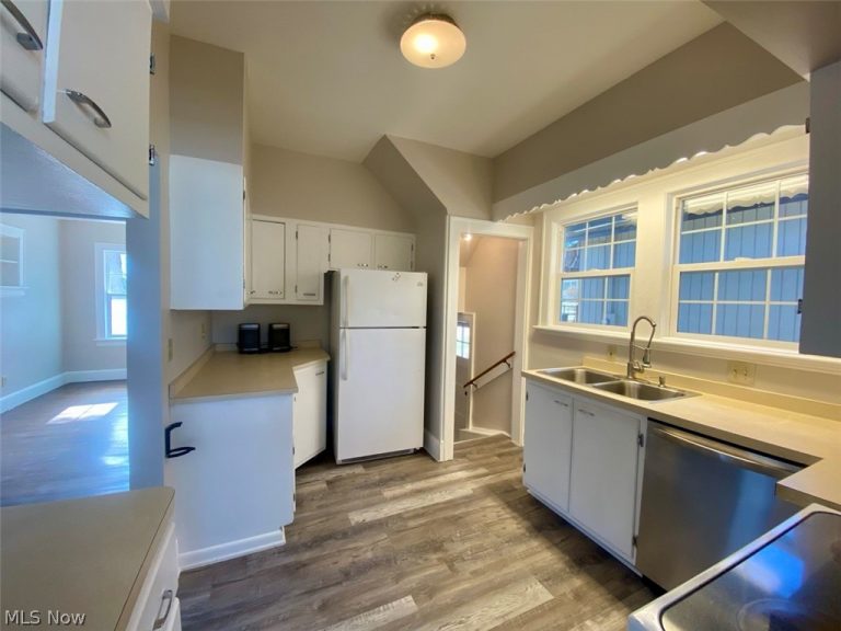 623 Doris Avenue, Akron, OH - Photo 2